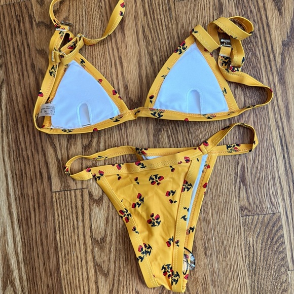 Yellow floral cheeky bikini - Picture 3 of 3